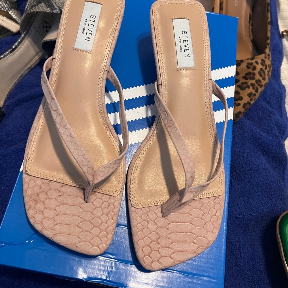 Steven Madden flat sandal
